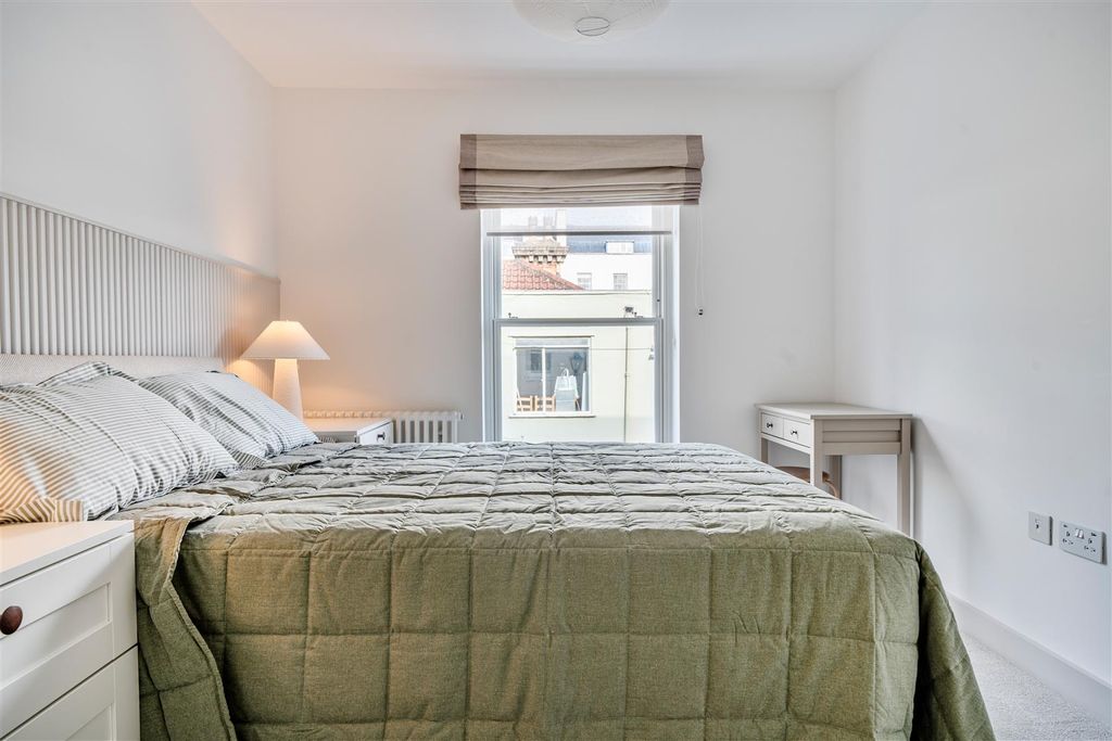 Additional image 7 of 2 bed flat to rentWaterloo Street, Clifton, Bristol BS8