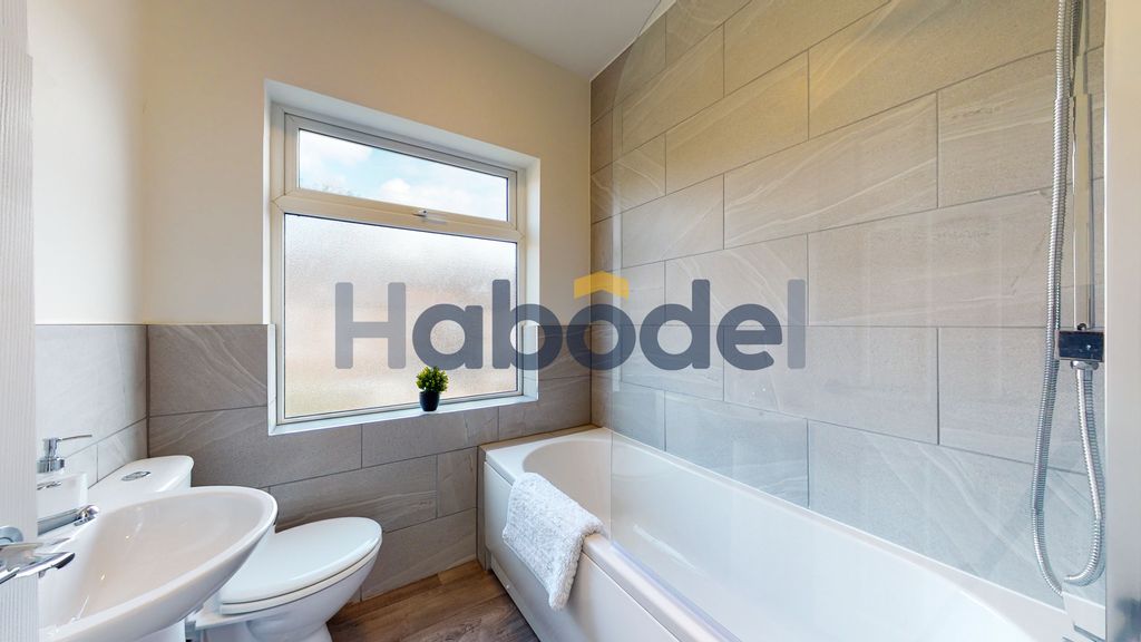 Additional image 2 of 3 bed semi-detached house to rentDundee Street, The Avenues, Hull HU5