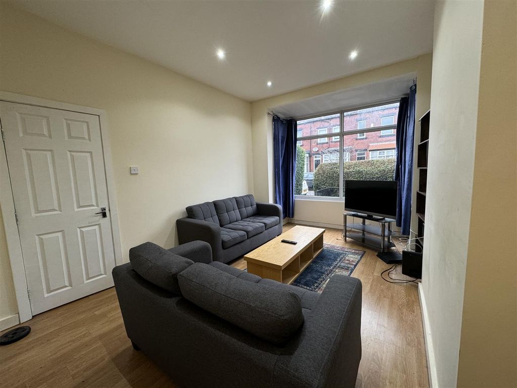 5 bed terraced house to rentNewport Gardens, Headingley, Leeds LS6