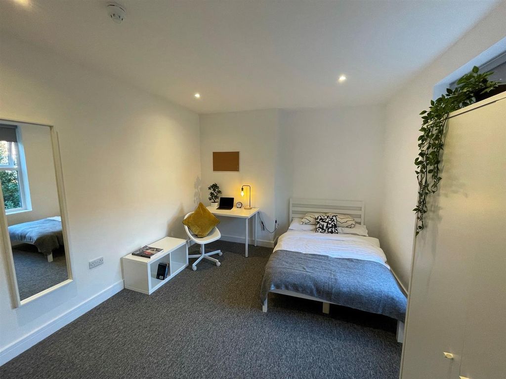 Additional image 7 of 8 bed property to rentSt. Ursula Grove, Southsea PO5