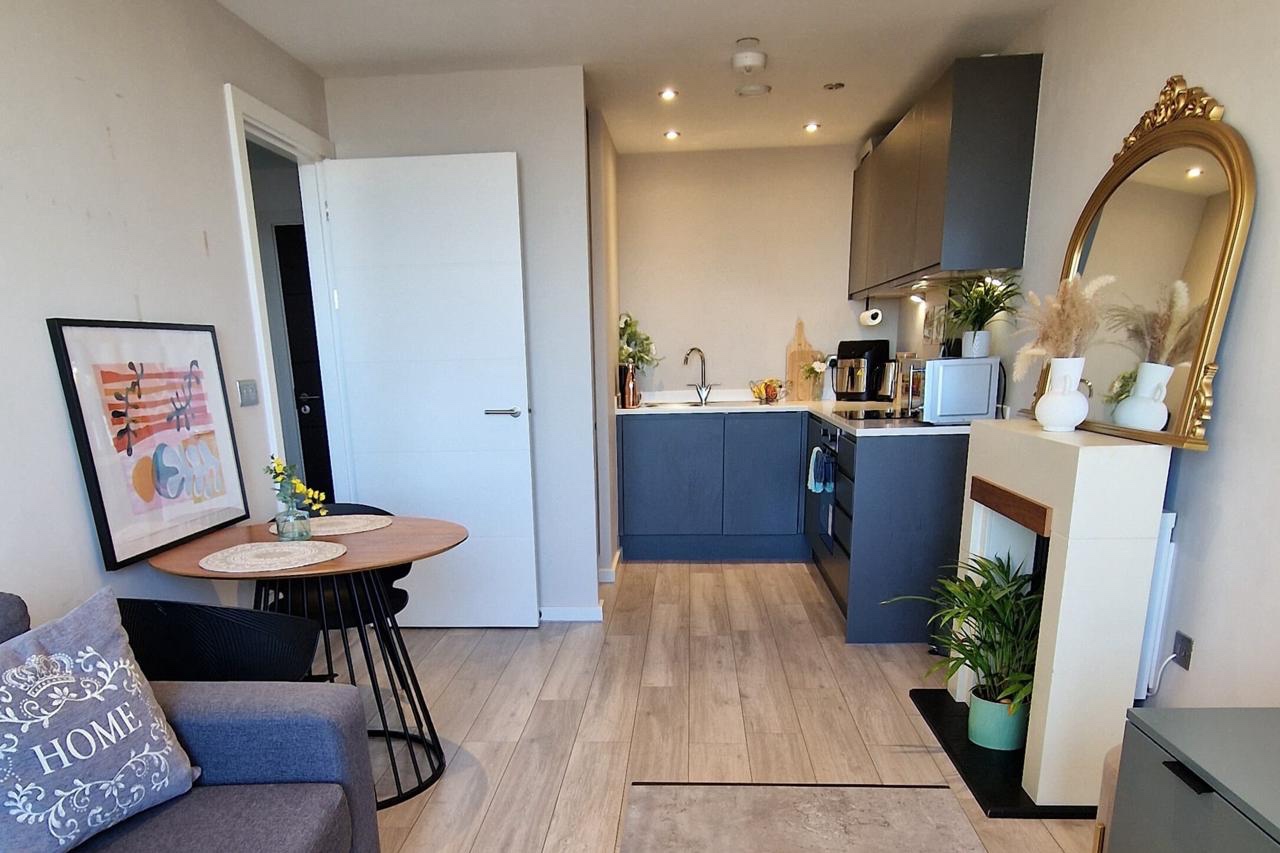 1 Bed Flat, Park Central, L3, N1 7GU photo 4