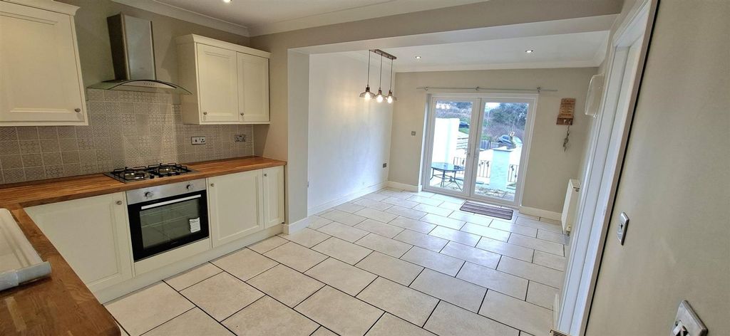 Additional image 2 of 3 bed terraced house to rentJury Lane, Haverfordwest SA61
