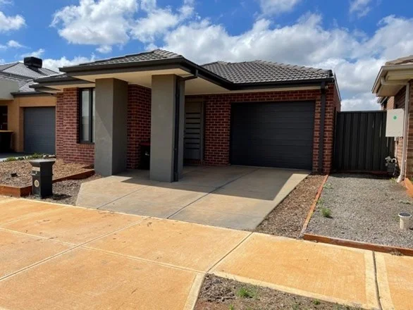 8 Buller St, Weir Views VIC 3338
