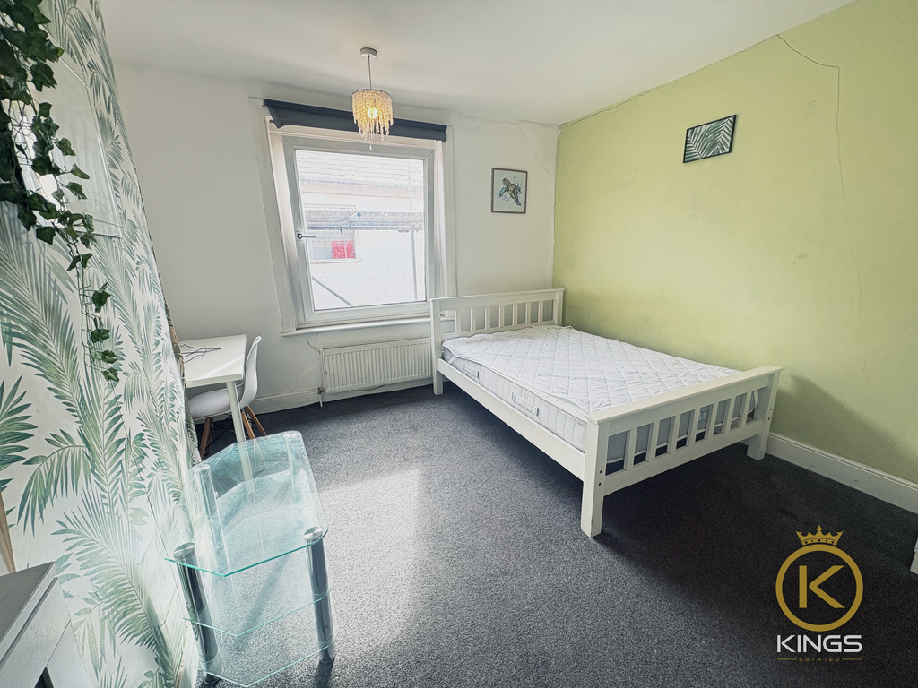 Additional image 5 of 6 bed flat to rentAlbert Road, Southsea PO5