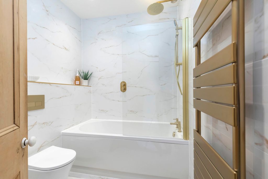 Additional image 10 of 4 bed flat to rentHatherley Road, Cheltenham GL51
