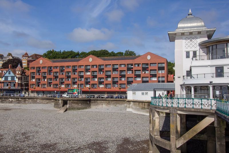 3 bed flat to rentWindsor Court, The Esplanade, Penarth CF64