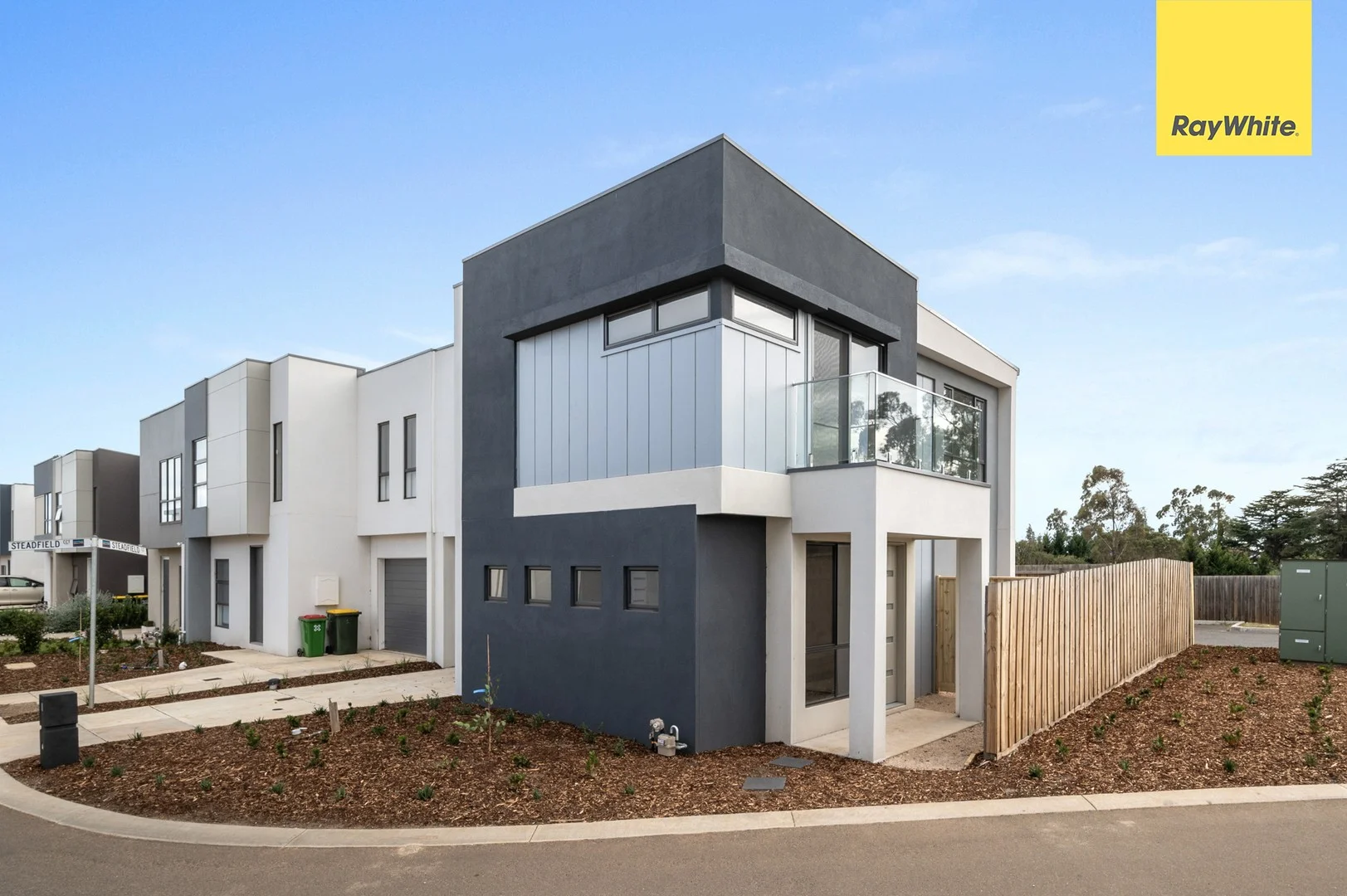 2 Steadfield Circuit, Melton South VIC 3338