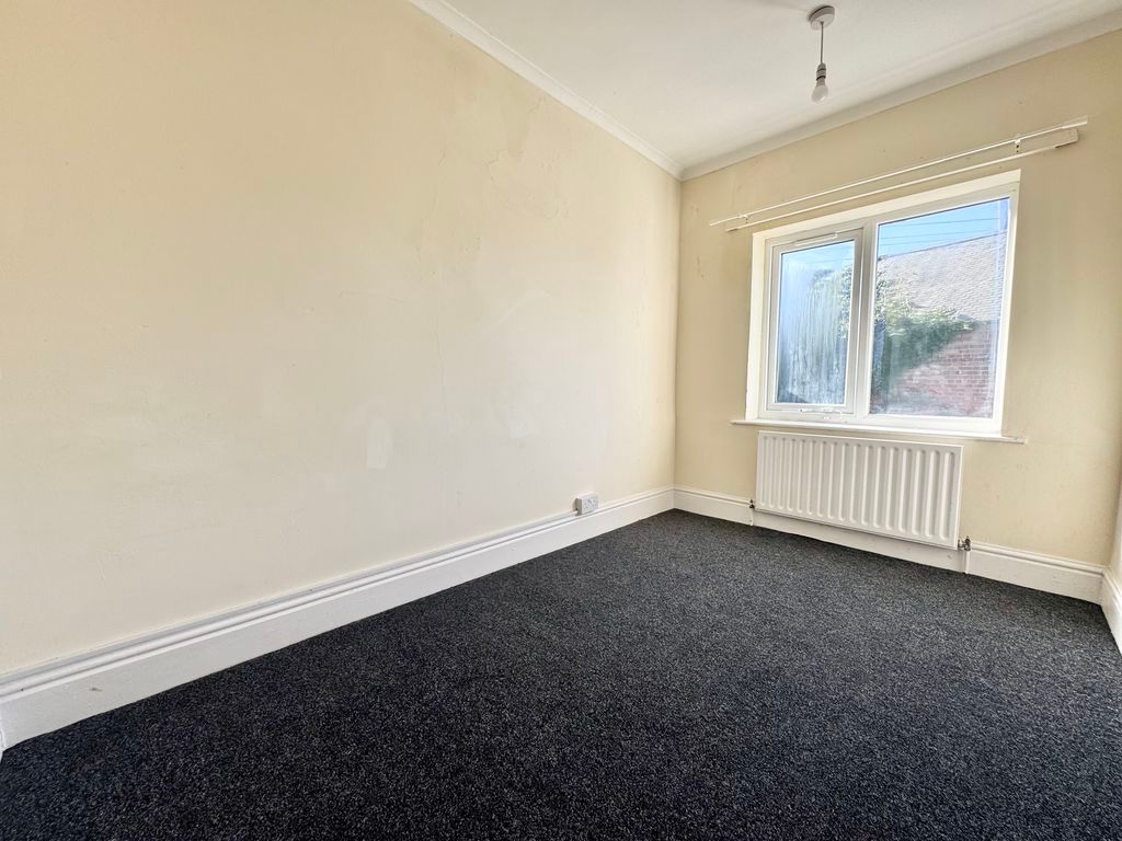 3 bed flat to rentHumber Terrace, Grimsby DN31 photo 5