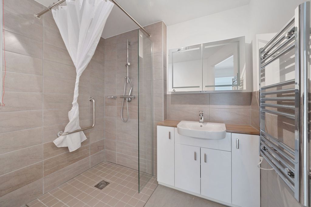 Additional image 5 of 2 bed flat to rentSt. Johns Road, Tunbridge Wells TN4