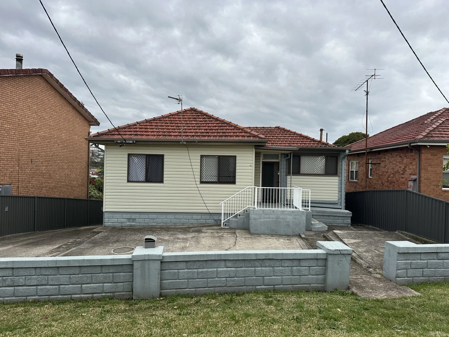 16 Trevor Avenue, Lake Heights NSW 2502