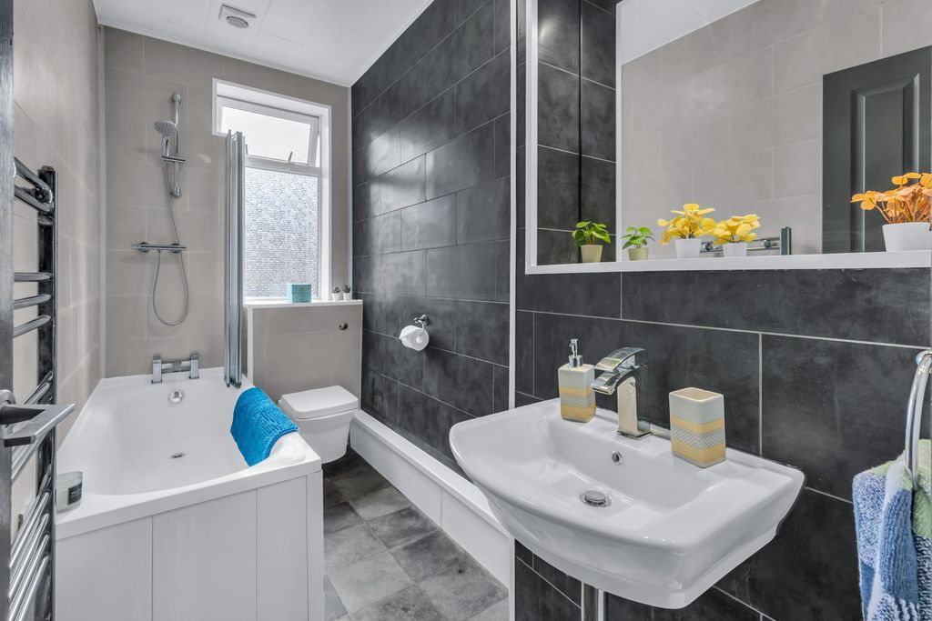 Additional image 5 of 6 bed shared accommodation to rentKnowle Road, Leeds LS4