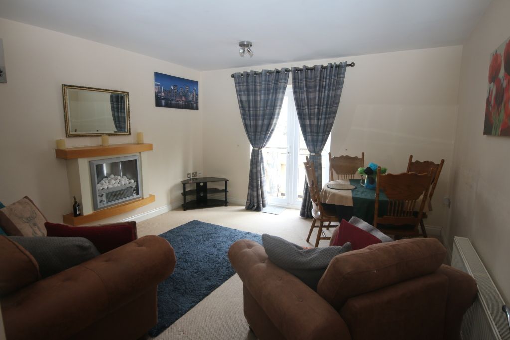 2 bed flat to rentBoste Crescent, Durham DH1 photo 2