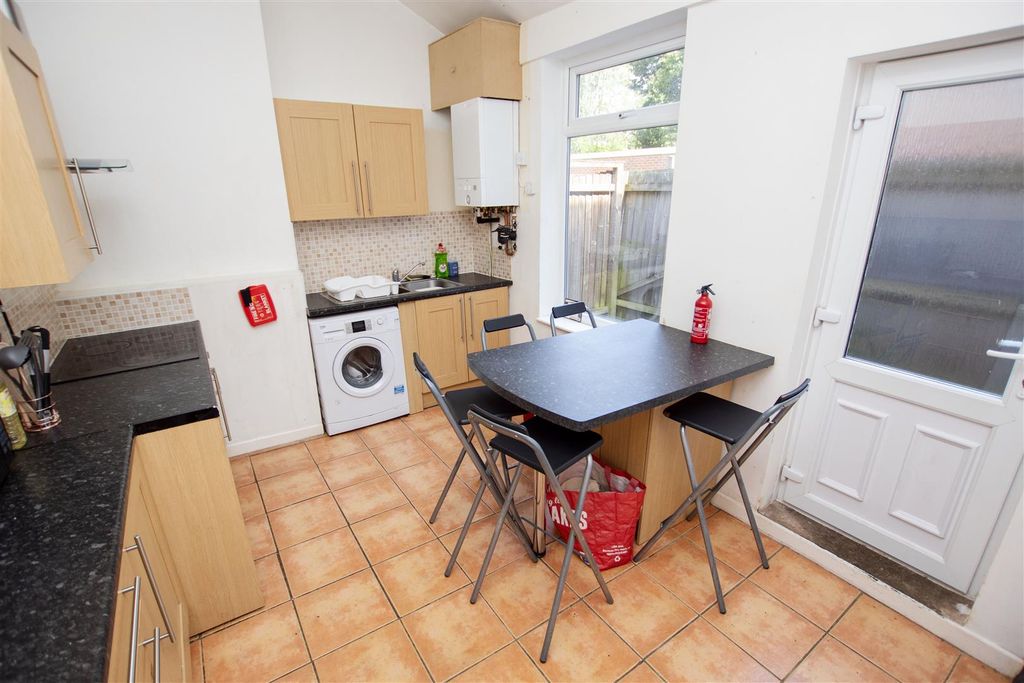 Additional image 2 of 5 bed shared accommodation to rentHeeley Road, Birmingham, West Midlands B29