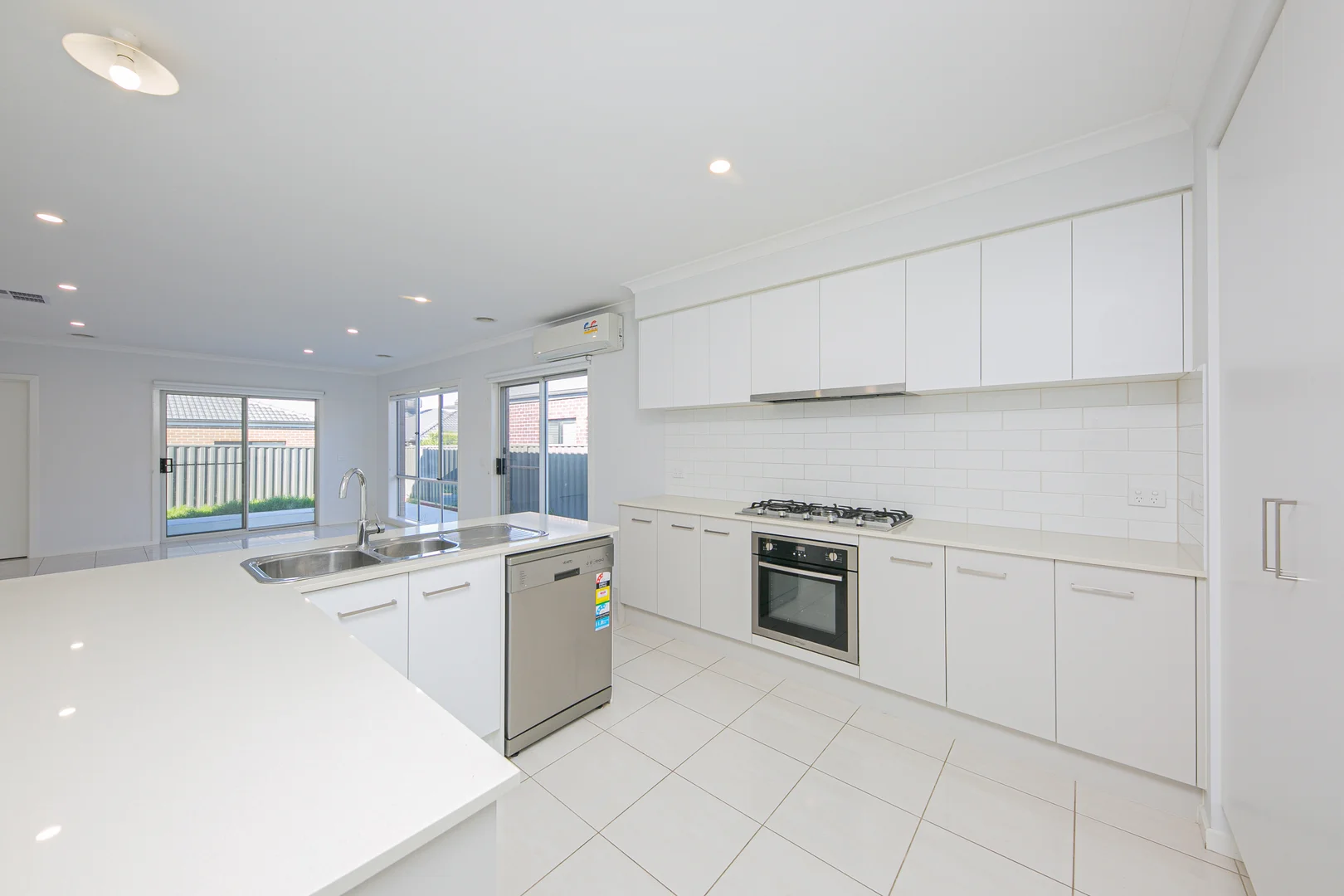 Additional image 3 of 18 Vesna Avenue, Clyde North VIC 3978