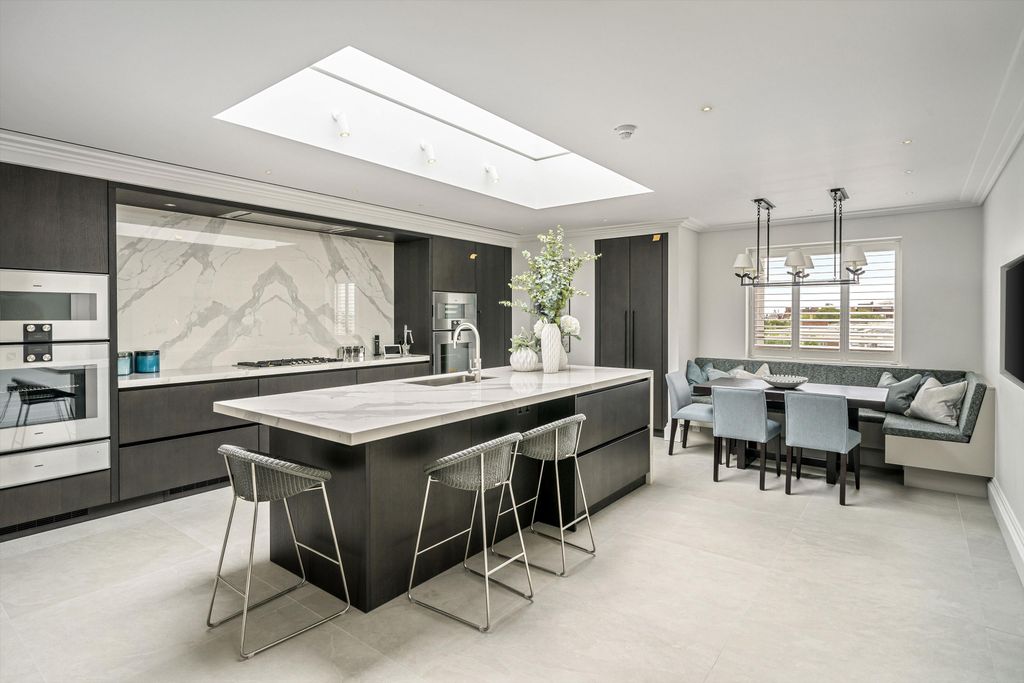 5 bed flat to rentPrinces Gate, Knightsbridge, London SW7 photo 3