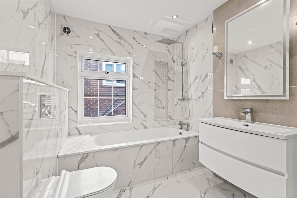 Additional image 7 of 4 bed semi-detached house to rentBrockenhurst Road, Ascot SL5