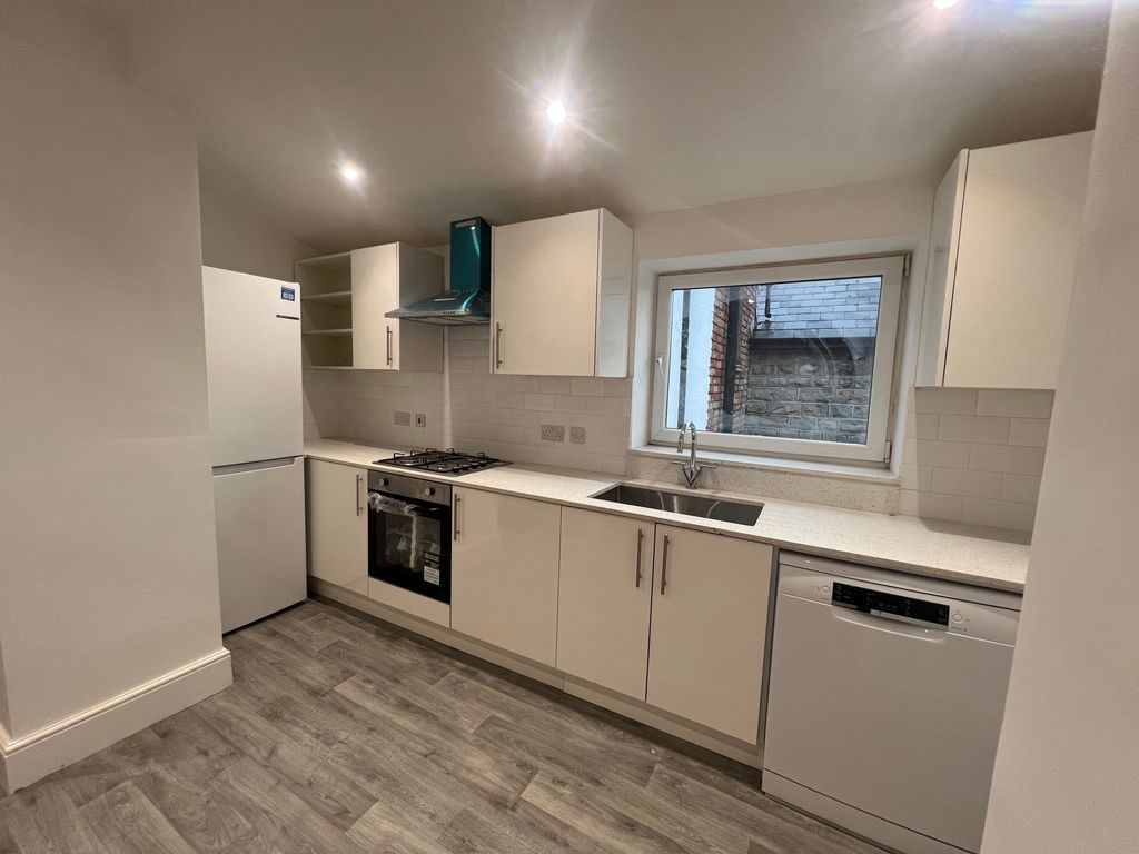 Additional image 2 of 2 bed flat to rentWindsor Terrace, Penarth CF64