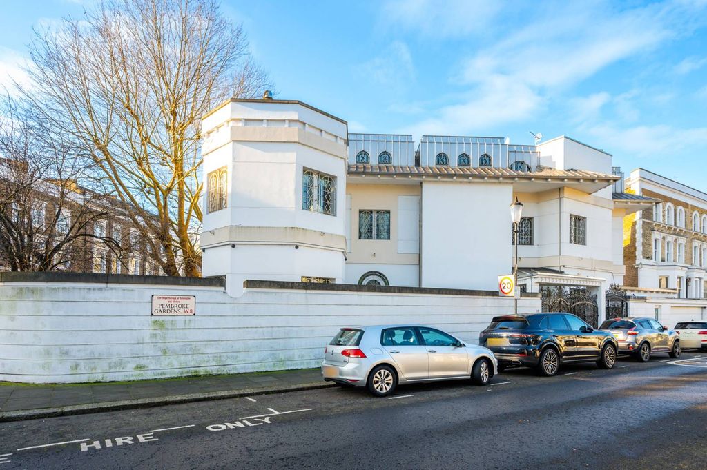 8 bed detached house to rentPembroke Gardens, London W8, Kensington, London