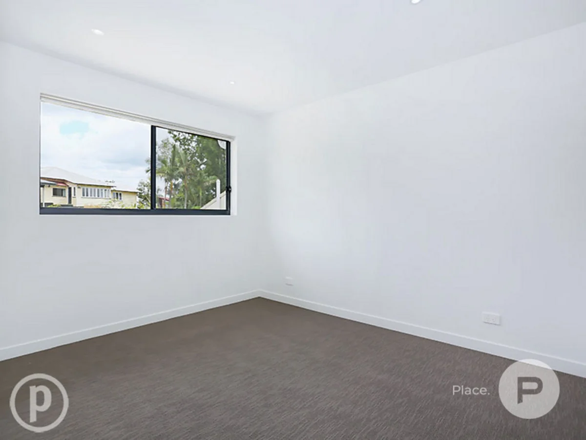 4/11 The Corso, Seven Hills QLD 4170 photo 3