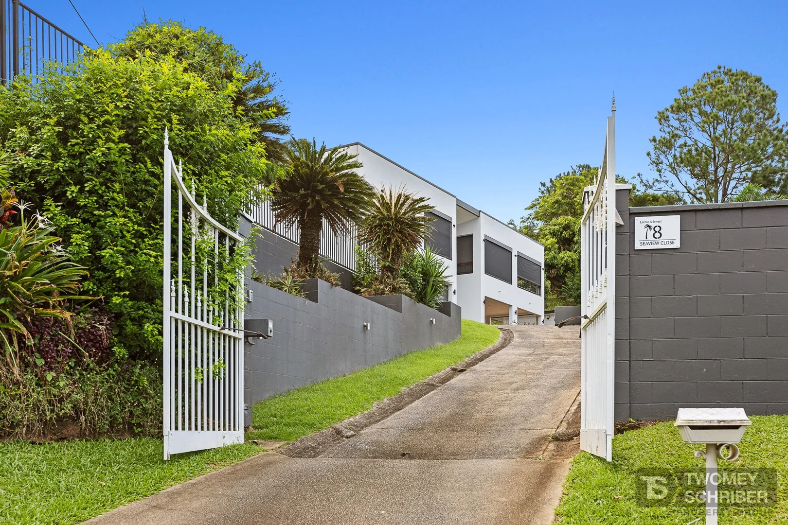 8 Seaview Close, Bayview Heights QLD 4868