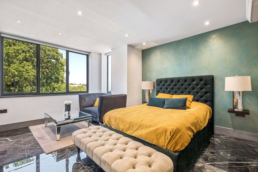 Additional image 10 of 5 bed detached house to rentWaggon Road, Barnet EN4