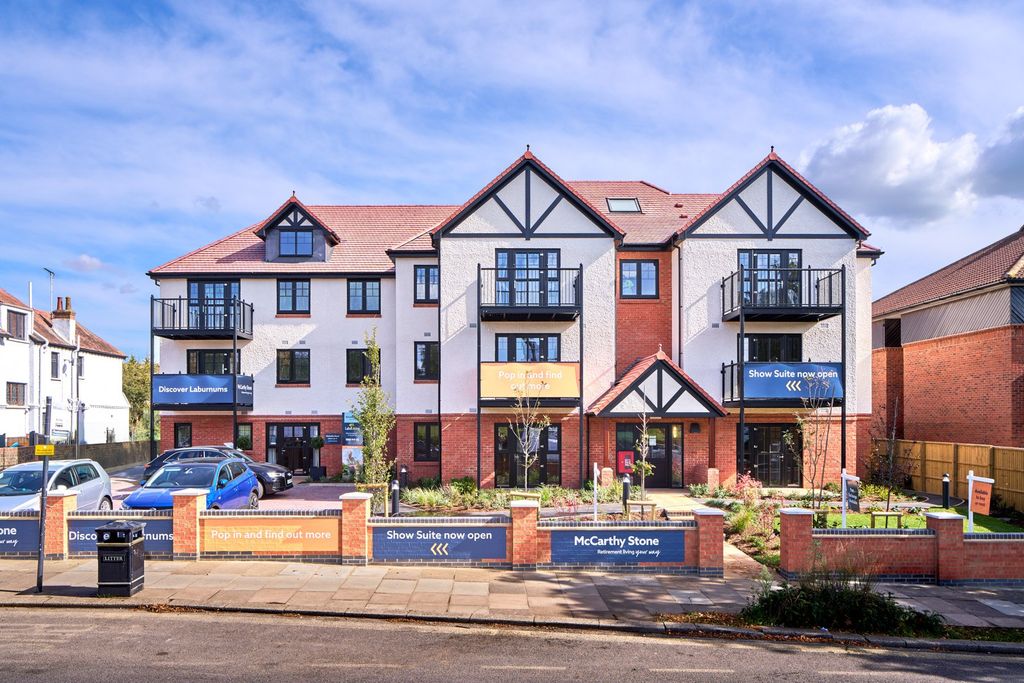 Additional image 4 of 2 bed flat to rentChalkwell Avenue, Westcliff-On-Sea SS0
