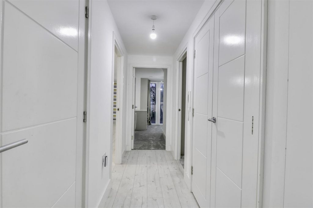 Additional image 8 of 2 bed flat to rentLondon Road, Westcliff-On-Sea SS0