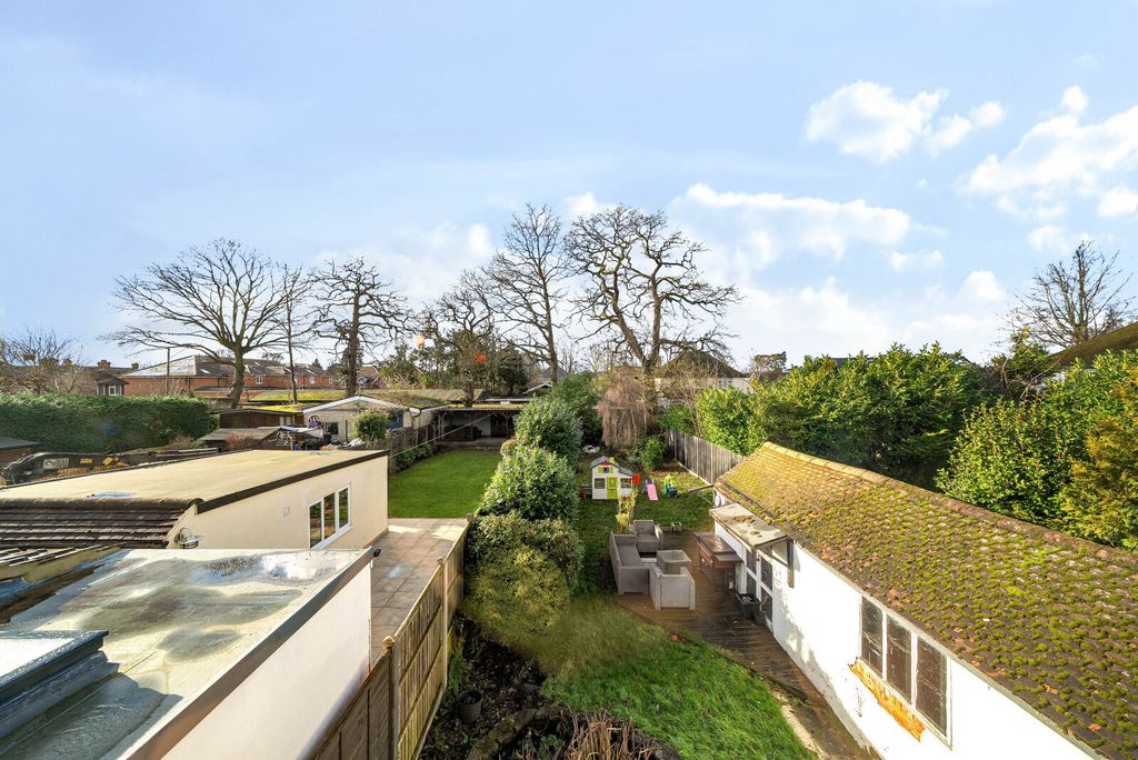Additional image 5 of 3 bed semi-detached house to rentBirchfield Close, Addlestone KT15