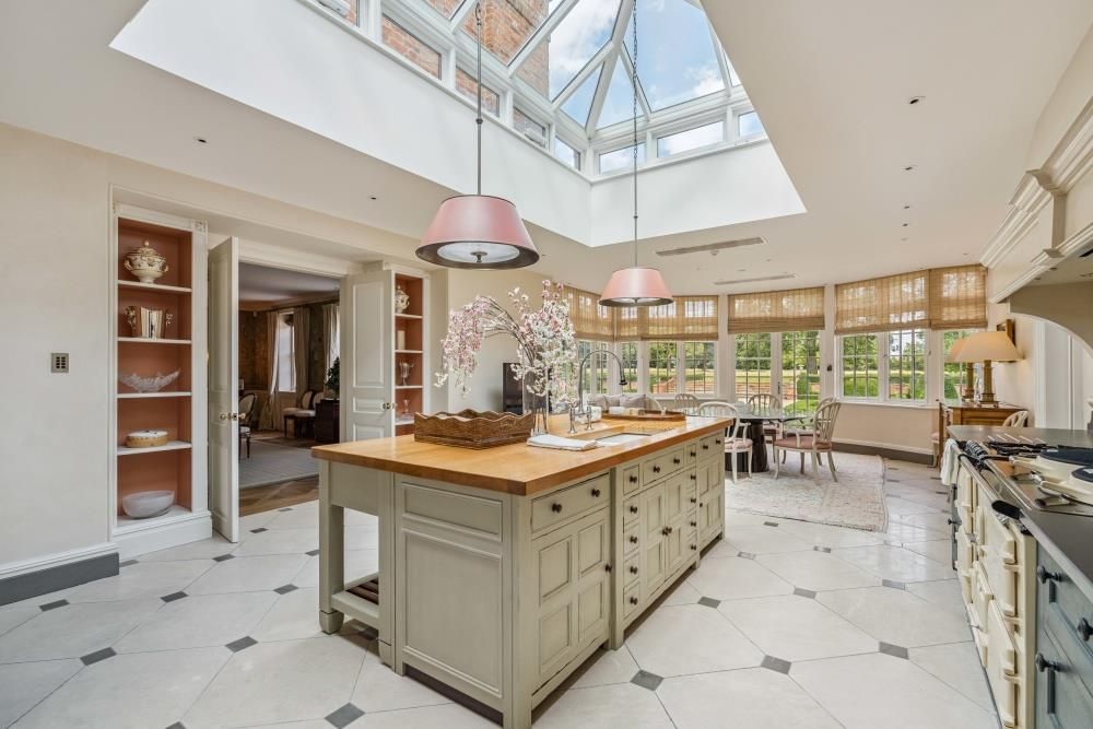 Additional image 5 of 10 bed detached house to rentOld House Lane, Kings Langley, Hertfordshire WD4