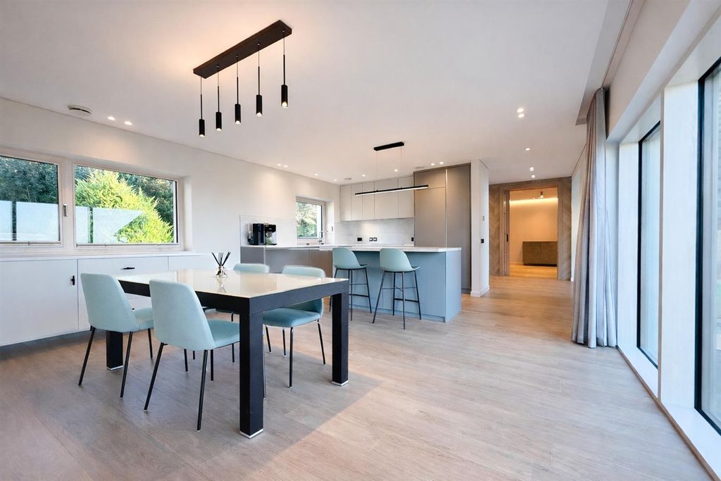 Additional image 6 of 4 bed detached house to rentCleeve Hill, Cheltenham GL52
