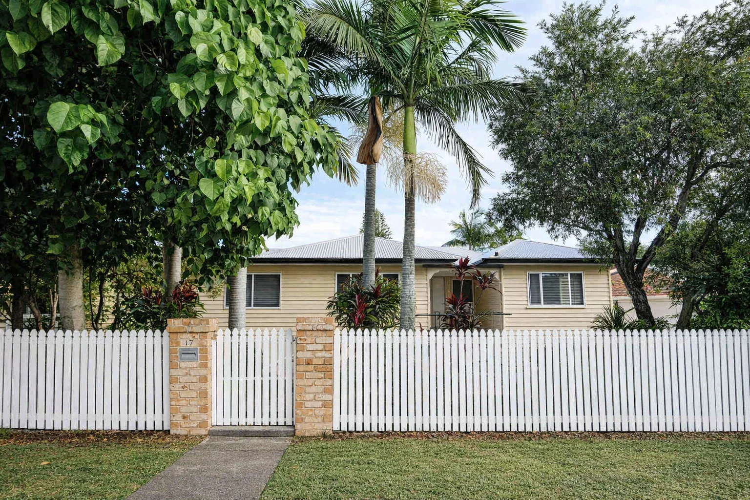 17 Jeays Street, Scarborough QLD 4020