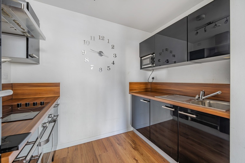 2 Bed Flat, Mann Island, L3, N1 7GU photo 4