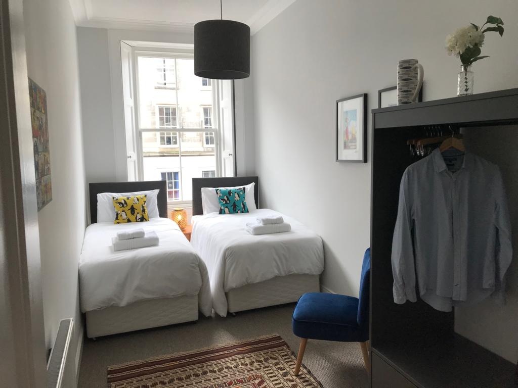 3 Bed Flat, Broughton St, EH1, N1 7GU photo 3
