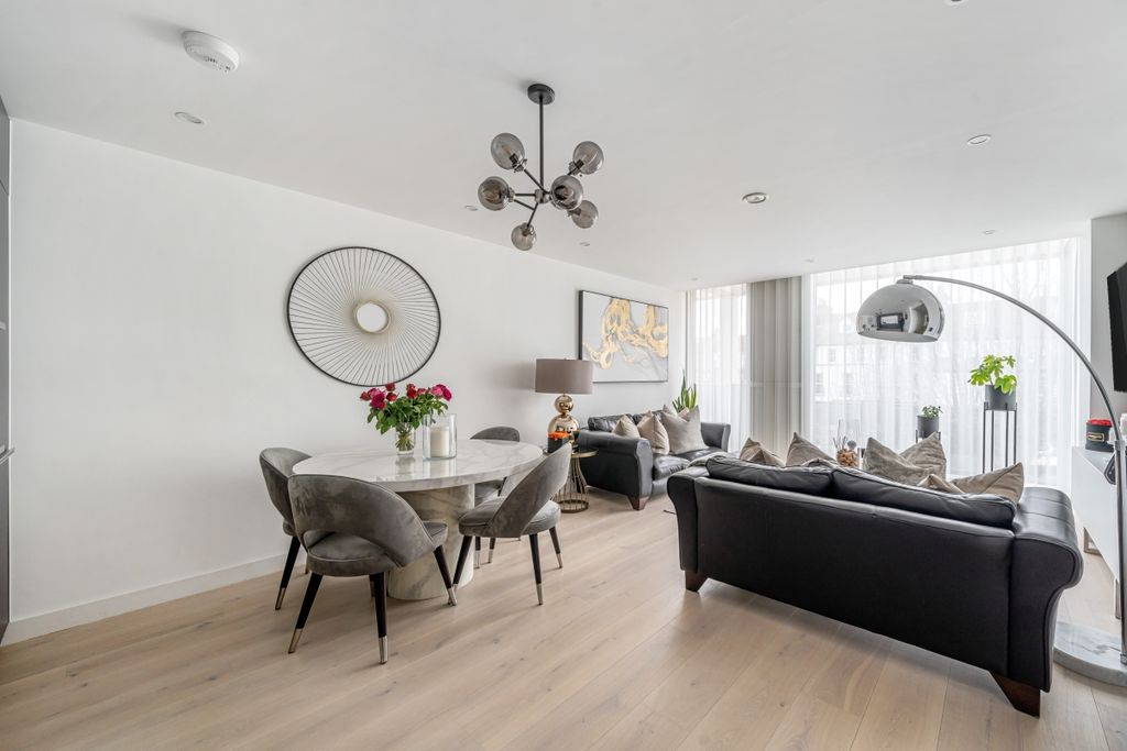 2 bed flat to rentGabriel Square, St.Albans AL1 photo 5