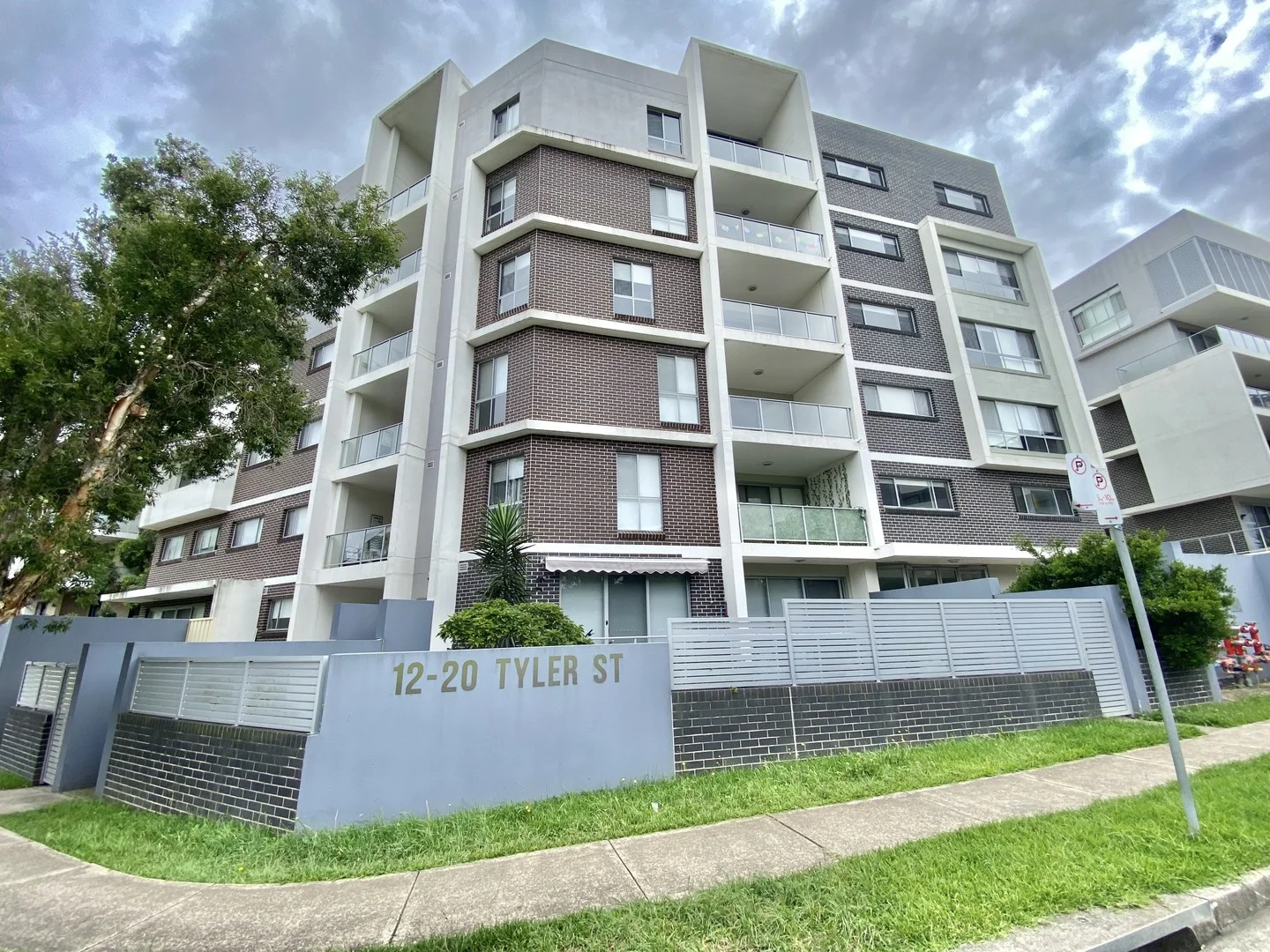 23/12-20 Tyler Street, Campbelltown NSW 2560
