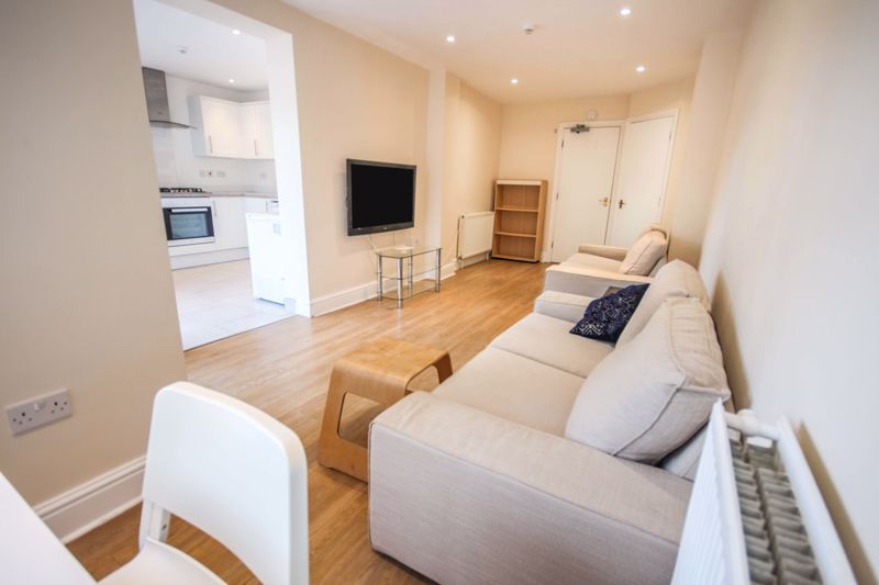 6 bed shared accommodation to rentLuxury Student Home, Winton BH9 photo 4