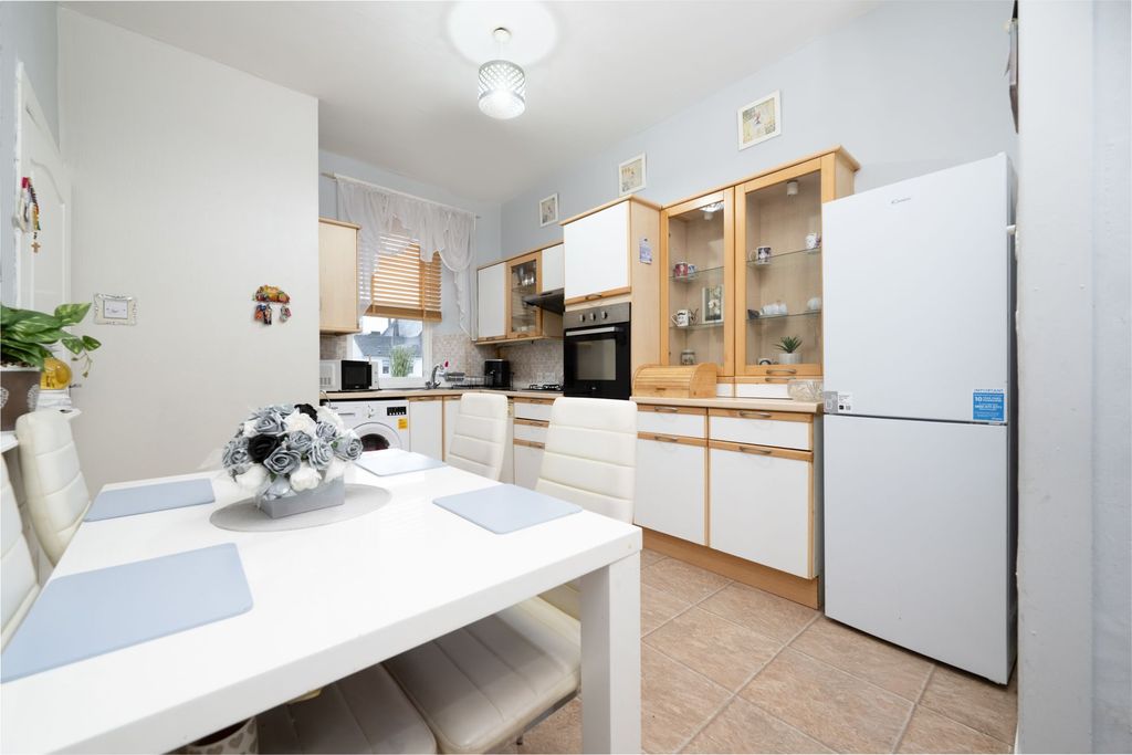 Additional image 3 of 3 bed flat for saleGeorge Square, Greenock PA15