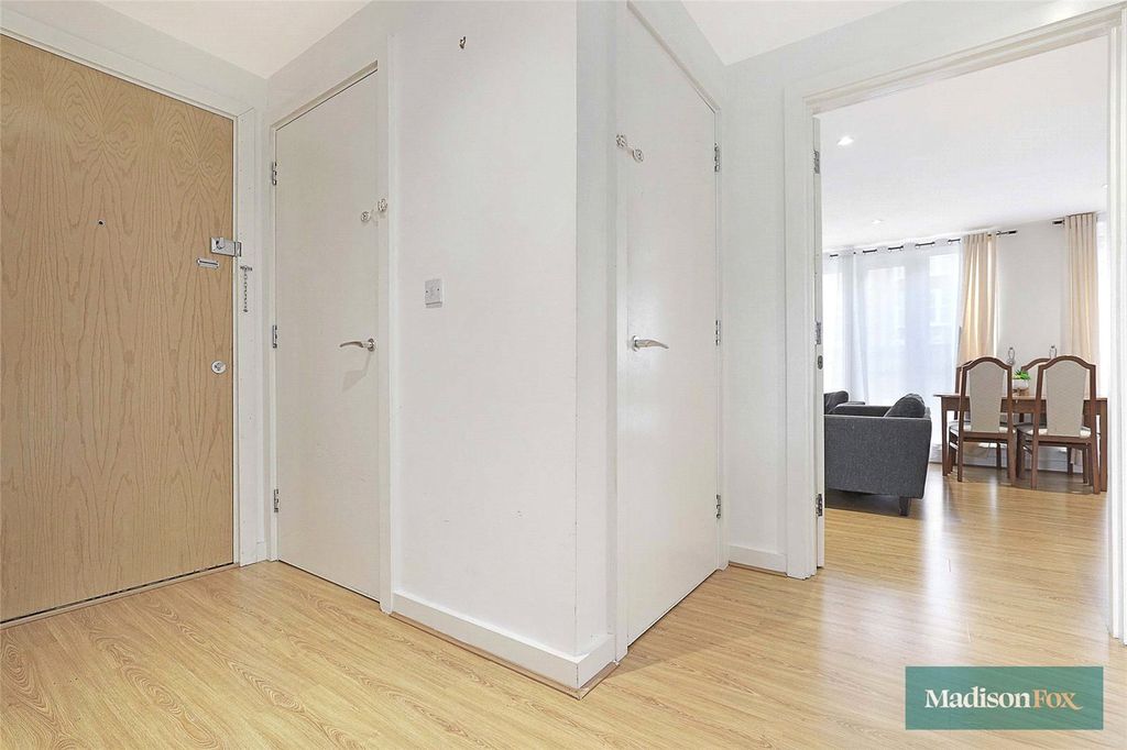 Additional image 8 of 2 bed flat to rentHigh Road, Buckhurst Hill, Essex IG9