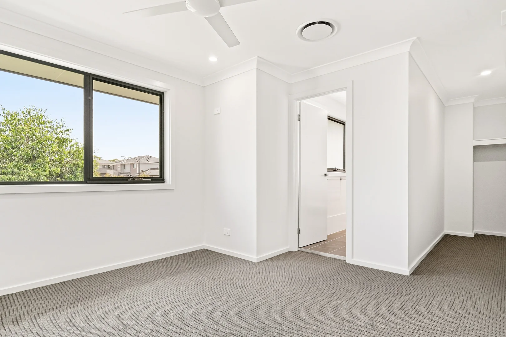 12 Myrtle Cres, Gables NSW 2765 photo 5