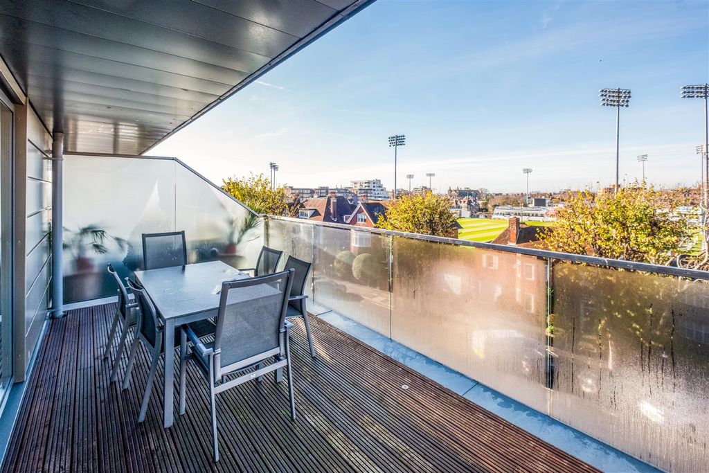 Additional image 3 of 3 bed flat to rentPalmeira Avenue, Hove BN3