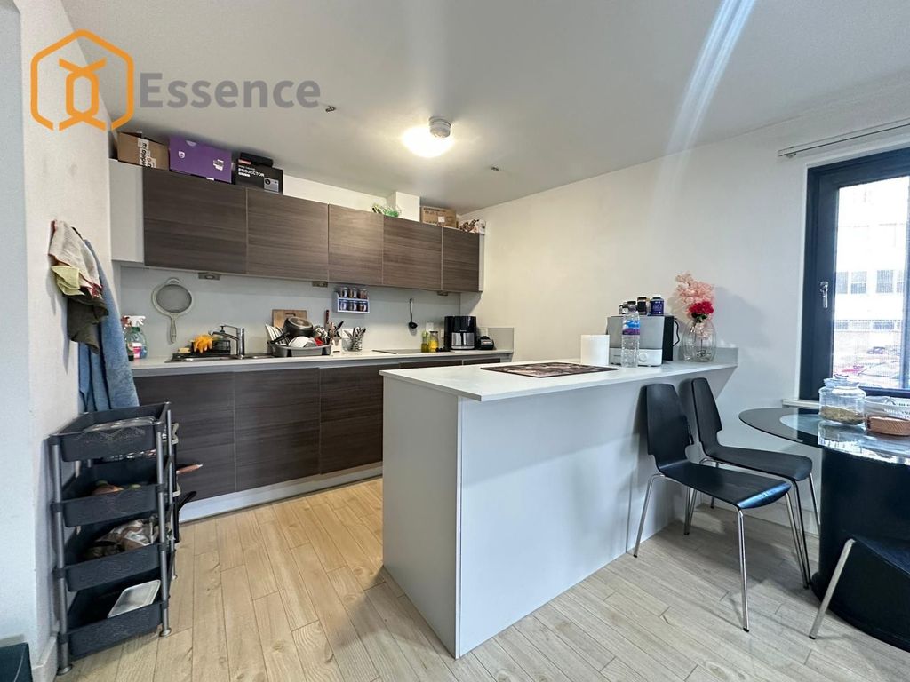 2 bed flat to rentClive Passage, Birmingham B4 photo 2