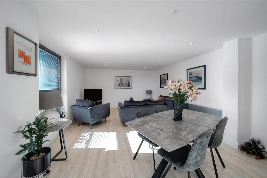Additional image 3 of 3 bed flat to rentKey Street, Ipswich IP4