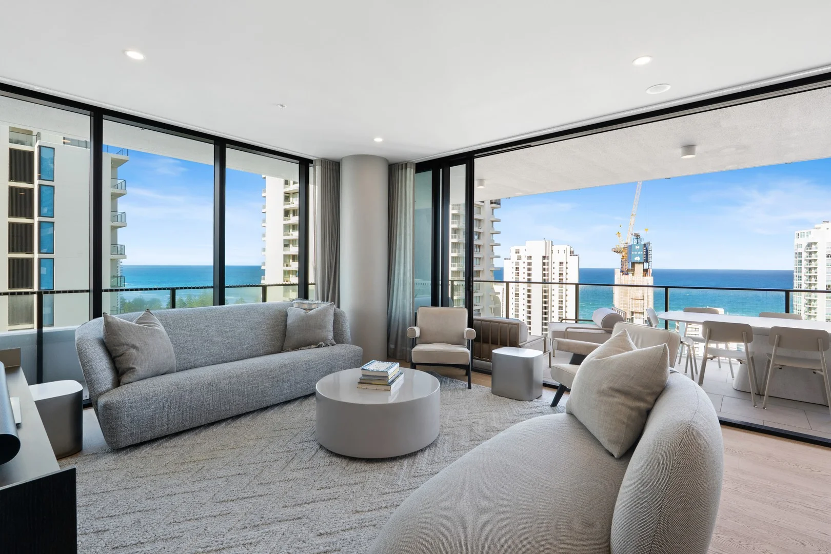 202/25 Woodroffe Avenue, Main Beach QLD 4217