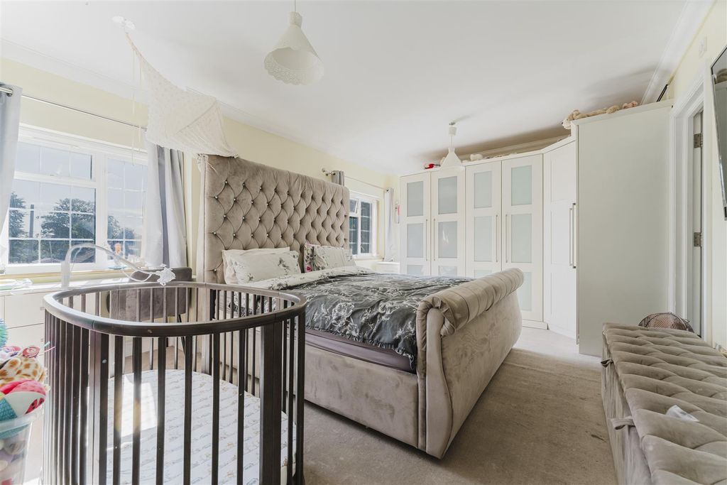 Additional image 15 of 5 bed detached house to rentWellesley Avenue, Iver SL0