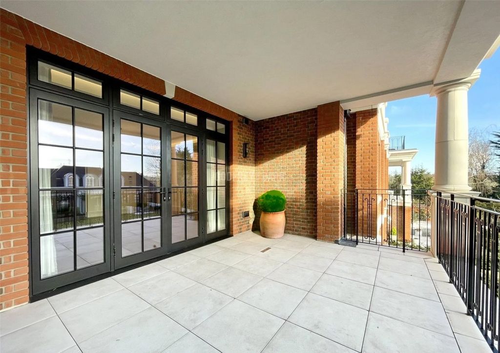 Additional image 3 of 2 bed flat to rentBeech Hill, Hadley Wood EN4