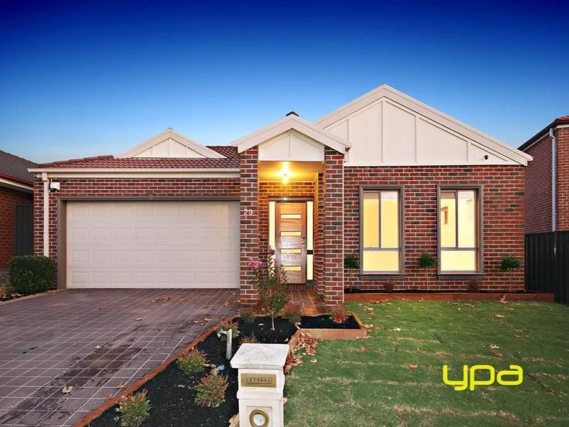 29 Heysen Parkway, Caroline Springs VIC 3023