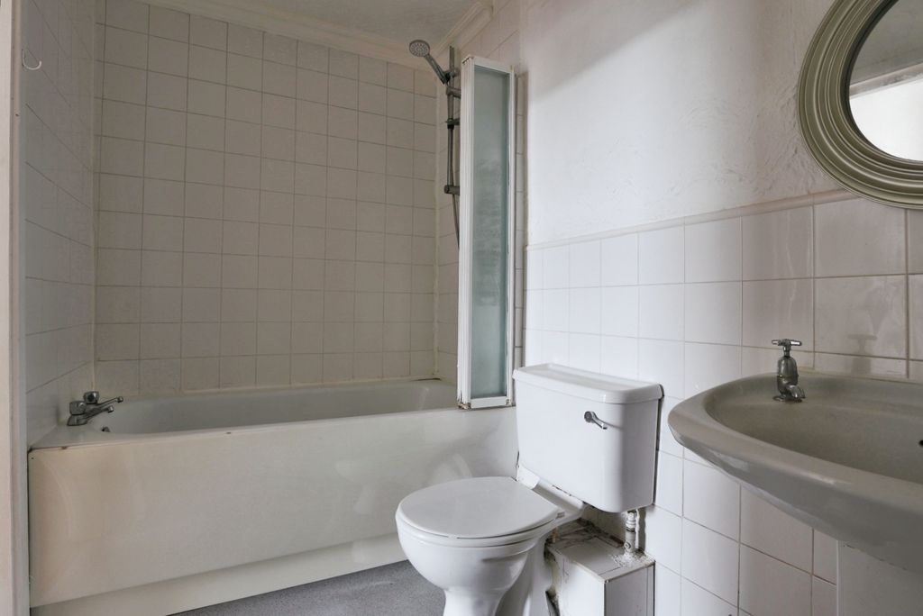 Additional image 4 of 2 bed flat for saleWest Park House, Spring Bank, Hull HU3