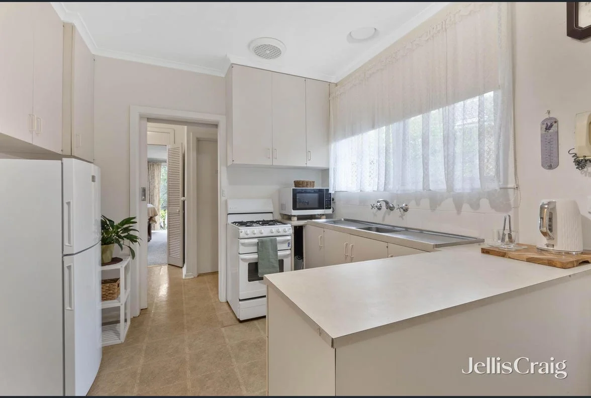9 Lynden Grove, Mount Waverley VIC 3149