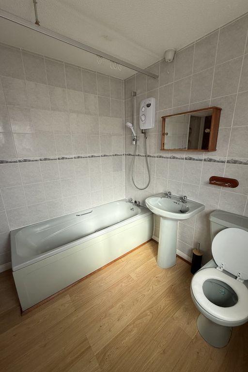 Additional image 5 of 1 bed semi-detached house to rentCottage Mews, Newport PO30