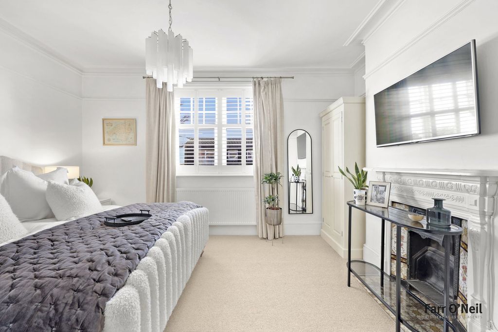 Additional image 22 of 5 bed semi-detached house to rentKings Avenue, Buckhurst Hill IG9